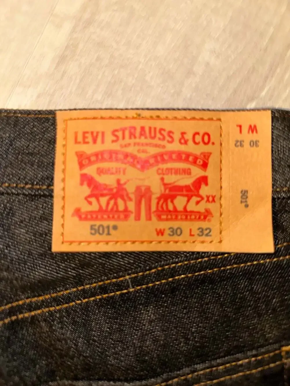 Levi's 501 Original Fit Shrink-To-Fit Jeans W30 L32 Dark Wash Raw Denim